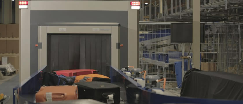 HI-SCAN 10080 XCT in airport